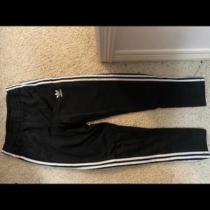 Side button Adidas sweatpants